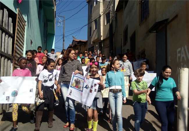 ESF/ Santa Luzia realiza passeata contra o preconceito